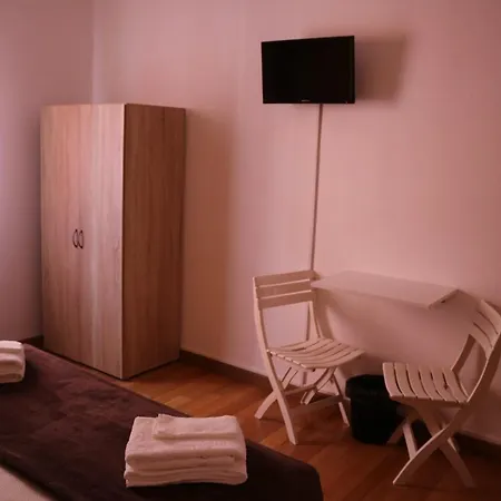 Mameli Ospedale Borgo Trento 400 M Πανσιόν